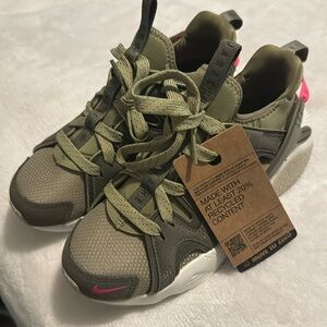 Nike huaraches. Green and pink. NWT Size 6.5 women’s